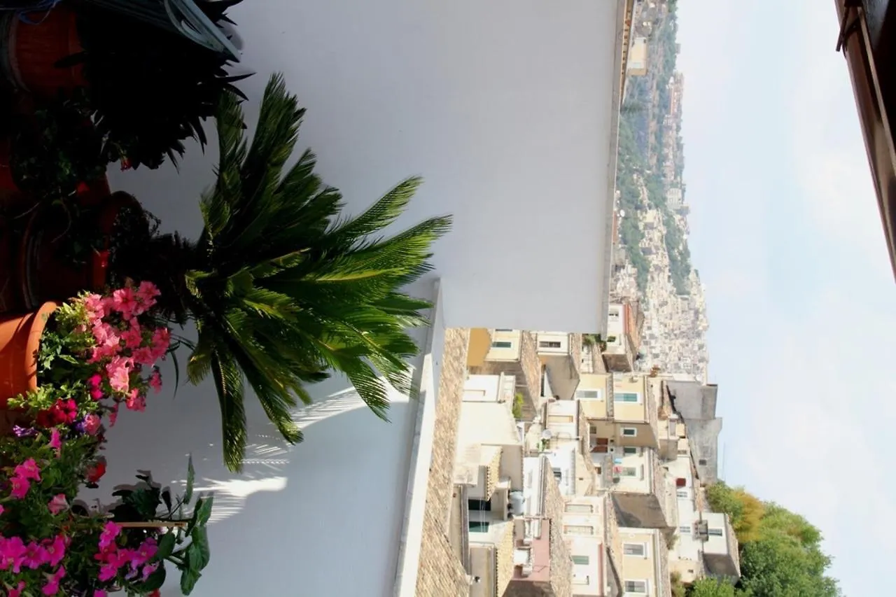 B&B Luna Blu Μόντικα 3*,